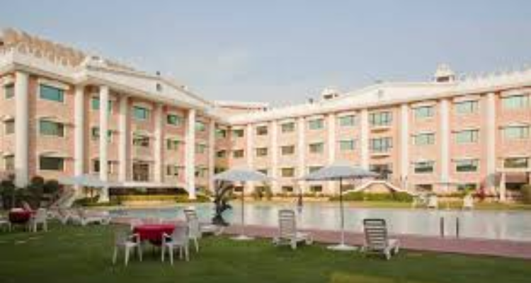 ssHotel Holiday Regency Delux