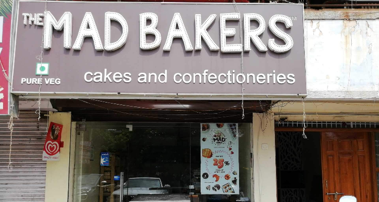 ssTHE MAD BAKERS