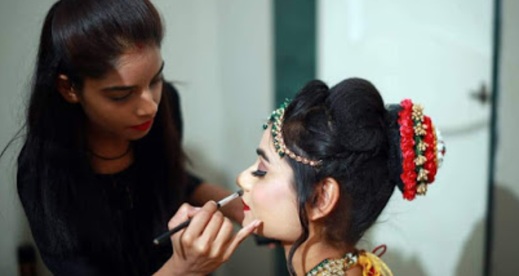 ssRadhika Mahajan - Makeup Artist (Madhya Pradesh)