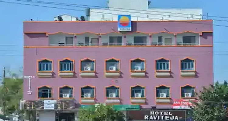 ssHotel Ravi Teja